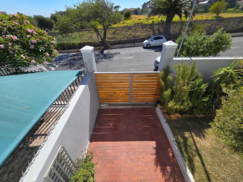 4 Bedroom Property for Sale in Vredehoek Western Cape
